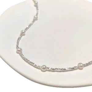 Elegant S925 sterling silver crushed bead necklace with five white pearls on white base