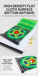 Détail du tapis de jeu fléchettes foot avec dos antidérapant et barres de fixation