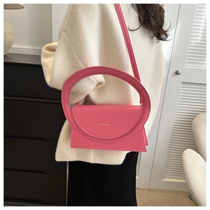Rosa Handtasche aus Kunstleder mit rundem Griff und goldener FASHION & BAGS Aufschrift