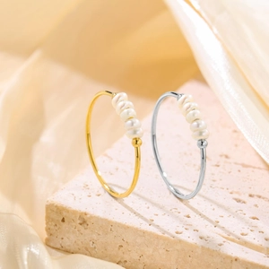 Elegant thin titanium steel rings with five small freshwater pearls in gold and silver finish