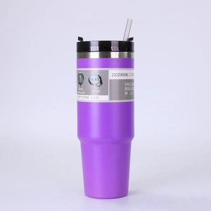 Detail of 20oz purple vacuum insulated mug with straw and 600ml capacity marking