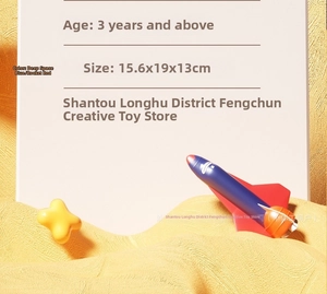 Detail view of astronaut rocket bubble machine with 15.6x19x13cm dimensions and age 3+ info
