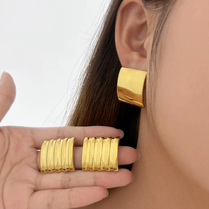 Minimalist Stainless Steel Square Stud Earrings For Women 18K Gold Plated Ribbed Smooth Surface Geometric Fashion Jewelry