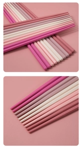 Detail von Essstäbchen aus Legierung mit rosa Farbverlauf und moderner matter Textur