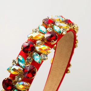 Cerchietto con cristalli scintillanti in raso rosso e strass colorati per capelli da donna