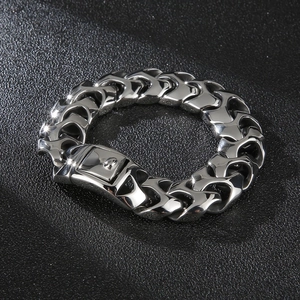 Massives Herrenarmband aus Edelstahl in Drachenknochenoptik mit polierter Oberfläche