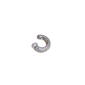 Elegant C-shaped ear cuff jewelry featuring shimmering zircon and a classic white pearl