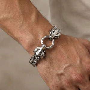 Close-up of a silver wolf head steel bracelet with a chunky chain for men in viking style