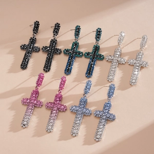 Boucles d'Oreilles Pendantes Croix en Strass à la Mode Avec Tige en Argent pour Femmes Bijoux en Cuivre Accessoires d'Oreilles de Luxe