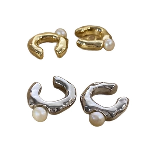 Set of minimalist gold and silver pearl ear cuffs for non-pierced ears in cool style.