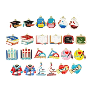 Colección de dijes de esmalte con tema escolar para mochilas y joyas artesanales