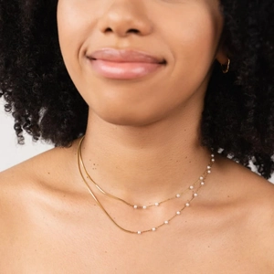 Elegant double-layered 18K gold-plated stainless steel necklace with delicate pearls