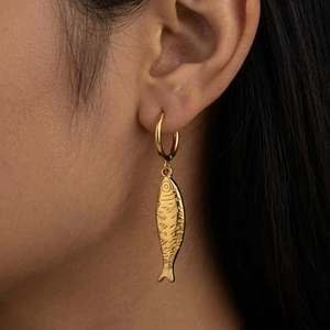 Fish Pendant Hoop Earrings Gold Plated Stainless Steel Waterproof Hypoallergenic Resort Style Fashion Jewelry For Women