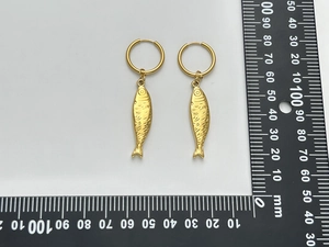 Detailed measurement of gold fish drop earrings showing 35mm length on scale