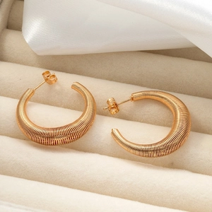 Vintage Roestvrijstalen C-Vorm Hoop Oorbellen Met Veer Spiraal Textuur 18K Verguld Voor Dames Sieraden