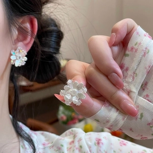 French Luxury Camellia Flower Stud Earrings For Women Silver Tone Zirconia Inlaid Niche Design Elegant Floral Ear Jewelry