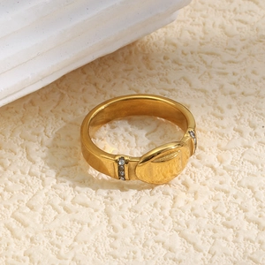 Women's Stainless Steel Eighteen Karat Gold Plated Oval Geometric Bump Ring With Inlaid Rhinestone Fashion Daily Jewelry