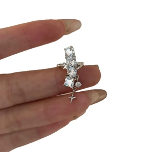 Elegant sparkling zircon star ear cuff for non-pierced ears with a modern silver finish