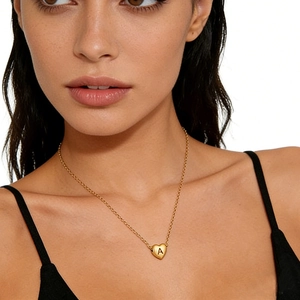 Collier Pendentif Cœur Initiale Acier Inoxydable Plaqué Or 18K Lettre Gravée Bijoux Minimalistes Pour Femmes