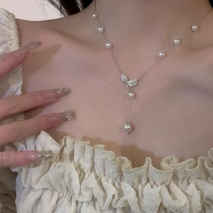 Elegant 18k gold plated necklace featuring zircon leaf and dangling pearl charms