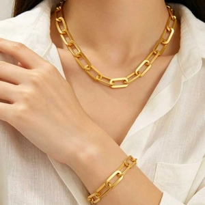 Ensemble collier et bracelet à maillons trombone en or 18 carats pour femme