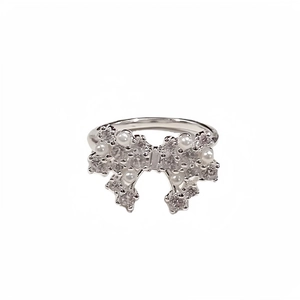 Silver bow ring with delicate pearls and sparkling cubic zirconia stones