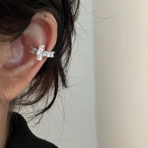 Shiny Zirconia Cross Ear Cuff Non Piercing Minimalist Copper Inlaid Zirconia Ear Clip For Women Cold Style Geometric Luxury Jewelry Accessory