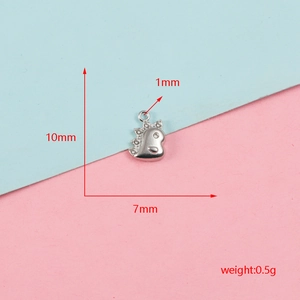 Vue détaillée d'un mini pendentif dinosaure en acier inoxydable de 10 mm x 7 mm avec poids