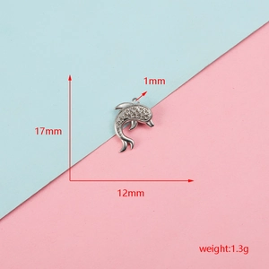 Vue détaillée d'un pendentif dauphin en acier inoxydable 17x12 mm pour bijoux DIY