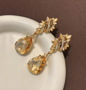 Detailed view of vintage Baroque drop earrings with champagne water-drop crystals.