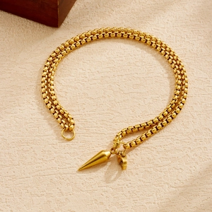 Zweilagiges goldenes Edelstahl-Armband mit venezianischer Kette und konischem Anhänger