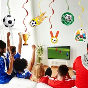 Décorations de fête de football avec spirales et motifs de cartes de football colorés
