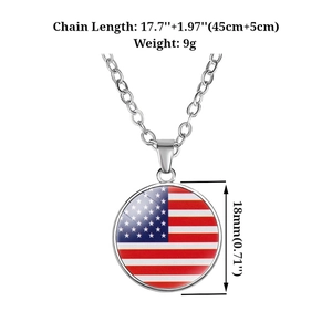 Halskette mit USA-Flagge als runder Anhänger aus Silber und Glasoberfläche