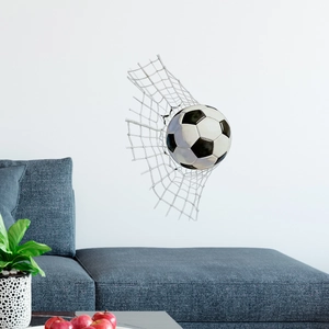 3D Fussball Wandsticker zeigt einen Fussball, der durch eine weisse Wand im Raum bricht