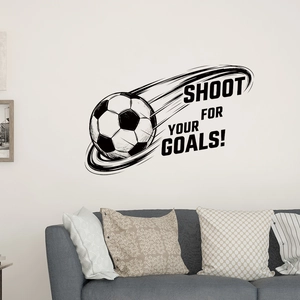 Schwarzer Fußball-Wandsticker mit 'SHOOT FOR YOUR GOALS' Spruch im Wohnzimmer-Dekor