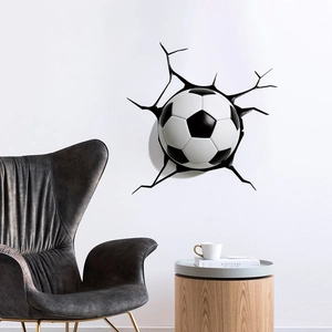 Sticker mural foot 3D avec effet de fissure dans un salon au style moderne