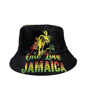 Bob noir Jamaïque avec motif palmier et inscription One Love aux couleurs vives