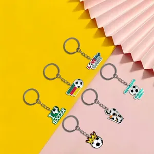 Lot de 6 porte-clés football en PVC souple avec anneaux métalliques et designs sport