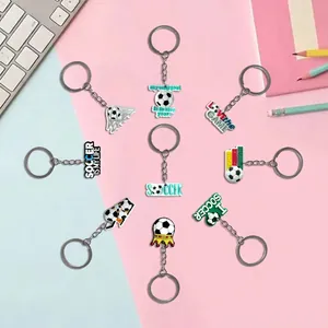 Lot de 8 porte-clés football colorés en PVC avec ballons et slogans de sport variés