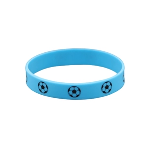 Bracelet de football en silicone bleu ciel avec motifs de ballons noirs et blancs