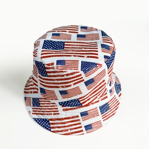 Bob réversible avec imprimé drapeau américain vintage et détails de texture usés