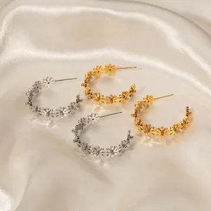 Pendientes De Aro En C Con Diseño De Margarita Acero Inoxidable Chapado En Oro De 18K Hueco Estilo INS Joyería Para Mujer
