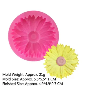 Pink daisy silicone fondant mold for cake decorating and DIY baking tools