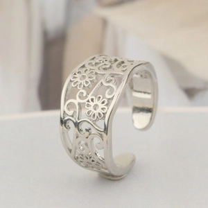 Detailed close-up of a silver floral cutout open ring with daisy patterns
