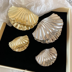 Detailed view of metal shell hair claws with polished texture and ribbed patterns