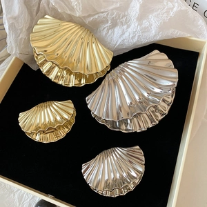 Elegant gold and silver scallop shell alloy hair claw clips in large and small sizes