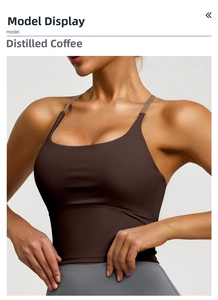 Detailaufnahme des kaffeebraunen Sport-Tops mit dünnen Trägern und Stützsaum