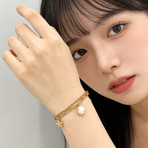 Bracelet double rang plaqué or 18 carats avec pendentif étoile de mer et perle baroque