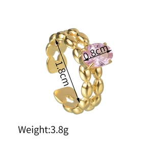 Anello d'oro regolabile con gemma rosa ovale e dimensioni di 0,8 cm e 1,8 cm