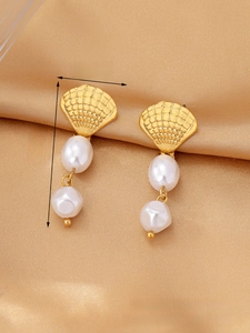 Macro detail of gold shell earrings with white pearls and 4.2cm height measurements